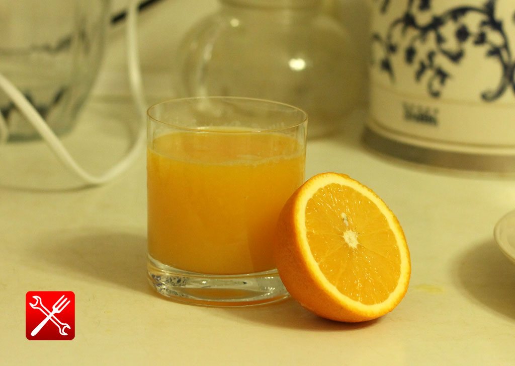 Стакан свежевыжатого апельсинового сока